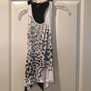 Girl’s XL tank. Flowers by Zoe